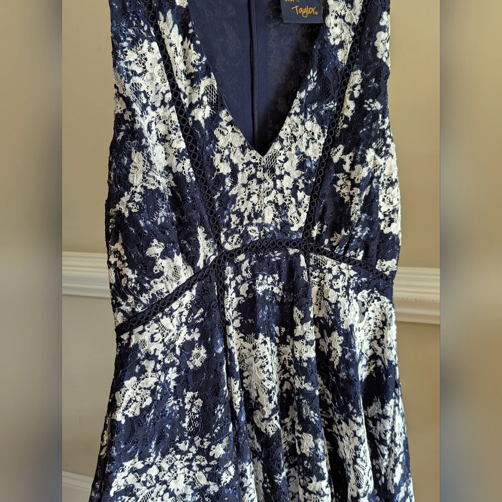 Dress - Picture 2 of 4